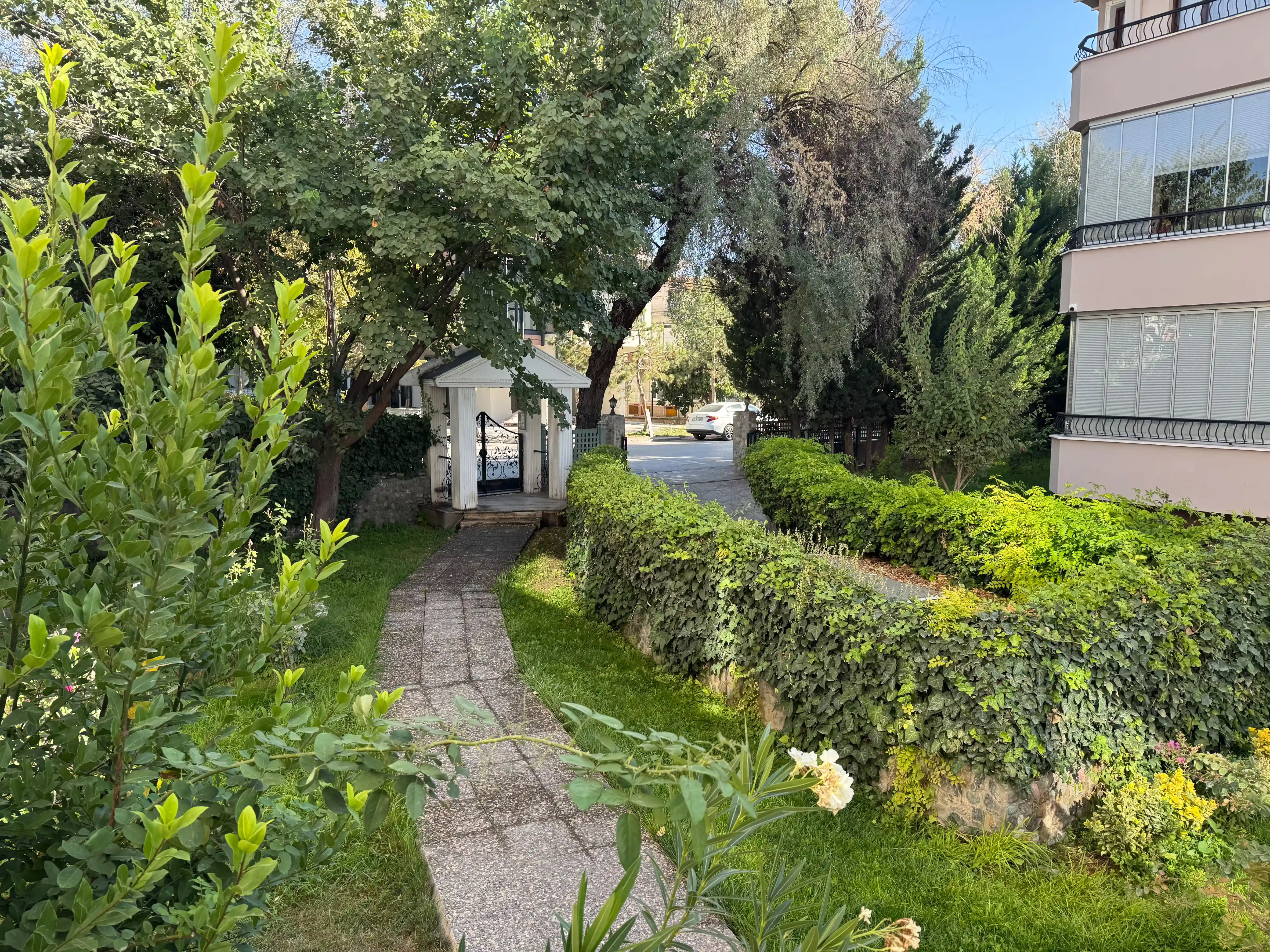 MERAM YENİYOL CADDESİ MELİKŞAH MAHALLESİ 5+1 BAKIMLI KİRALIK DAİRE!