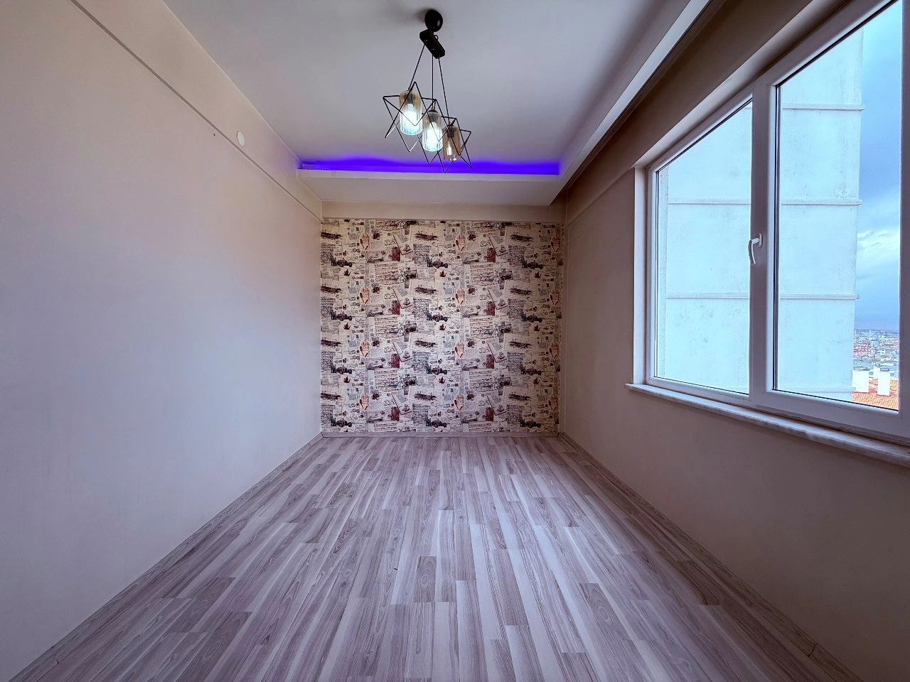 ÇEÇENİSTAN CADDESİ MERAM İTFAİYE YANI – 3+1 GENİŞ SATILIK DAİRE! (BEYAZ PARK SİTESİ)