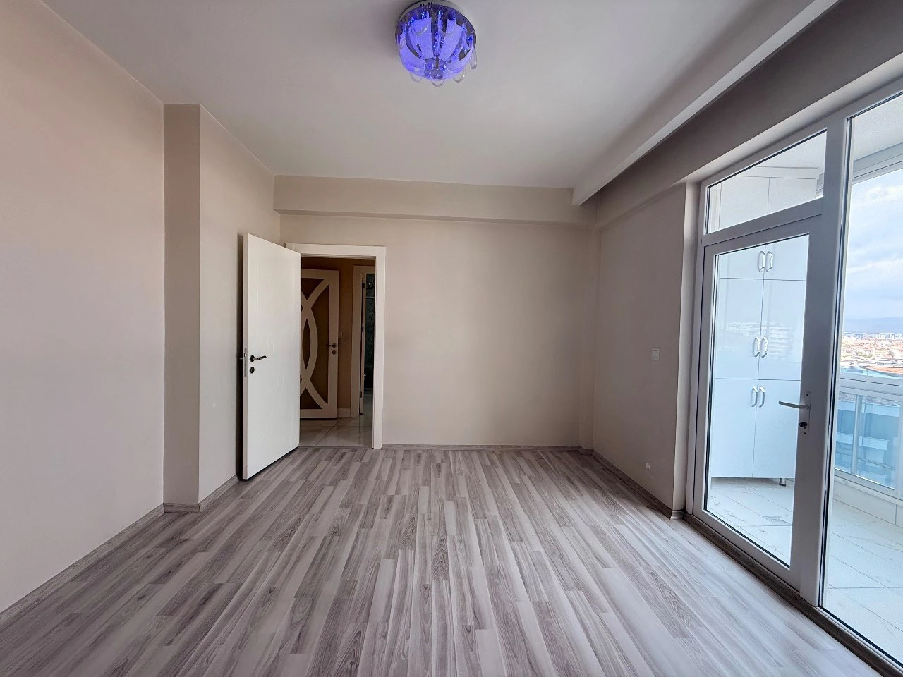 ÇEÇENİSTAN CADDESİ MERAM İTFAİYE YANI – 3+1 GENİŞ SATILIK DAİRE! (BEYAZ PARK SİTESİ)