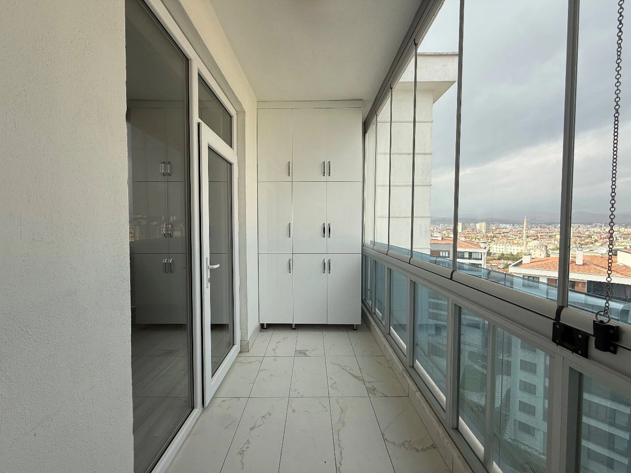 ÇEÇENİSTAN CADDESİ MERAM İTFAİYE YANI – 3+1 GENİŞ SATILIK DAİRE! (BEYAZ PARK SİTESİ)