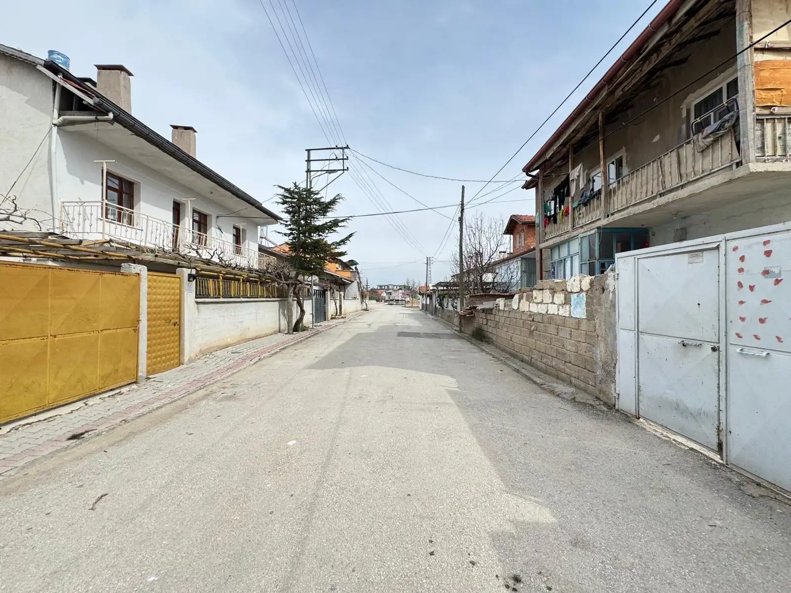 KONYA MERAM HARMANCIK MAHALLESİ’NDE GENİŞ ARSA PAYLI MÜSTAKİL SATILIK 3+1 EV!