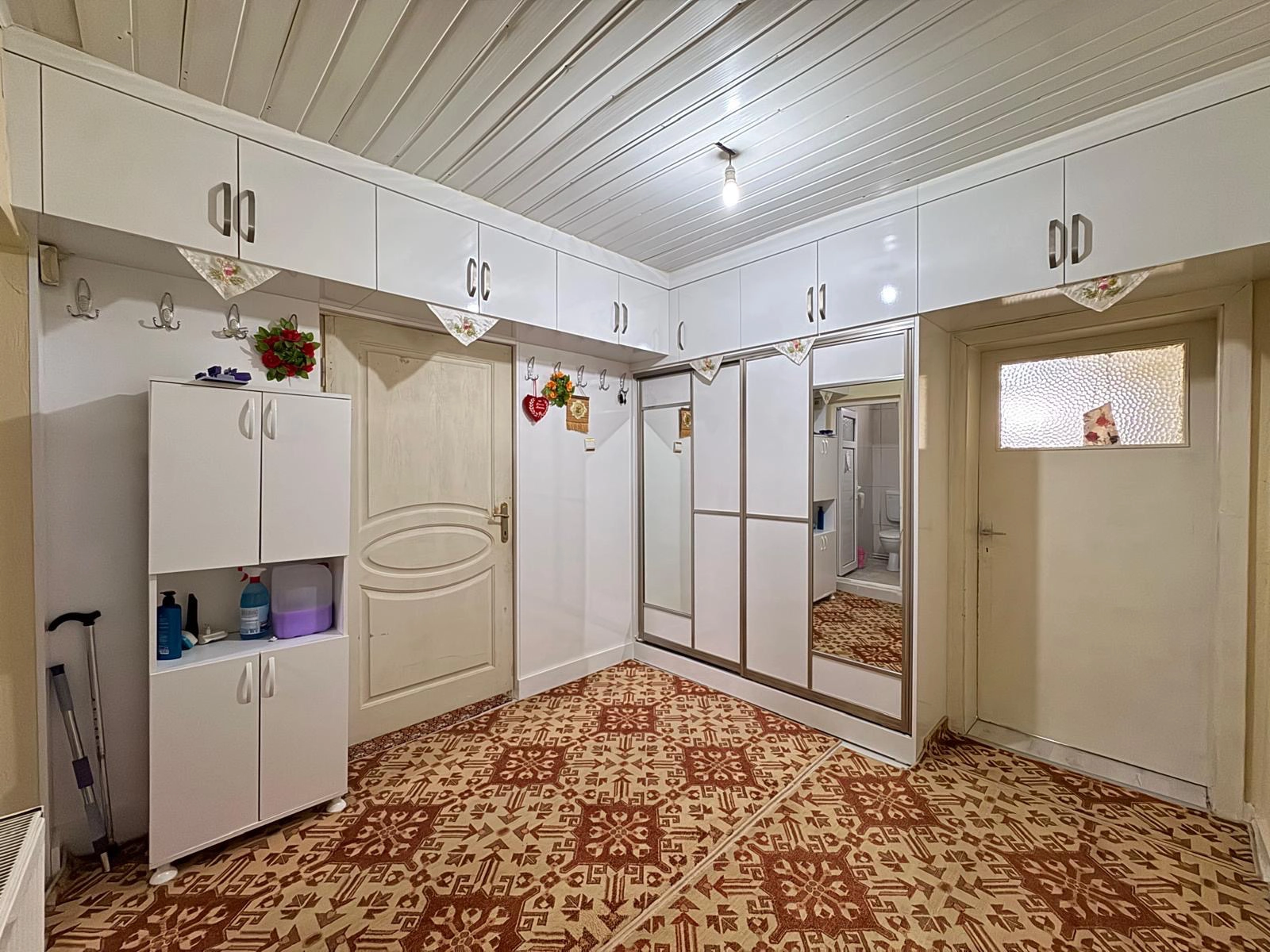 KONYA MERAM HARMANCIK MAHALLESİ’NDE GENİŞ ARSA PAYLI MÜSTAKİL SATILIK 3+1 EV!