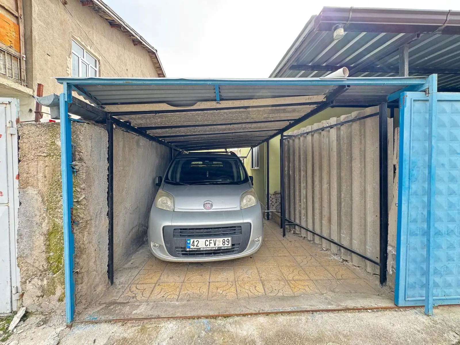 KONYA MERAM HARMANCIK MAHALLESİ’NDE GENİŞ ARSA PAYLI MÜSTAKİL SATILIK 3+1 EV!