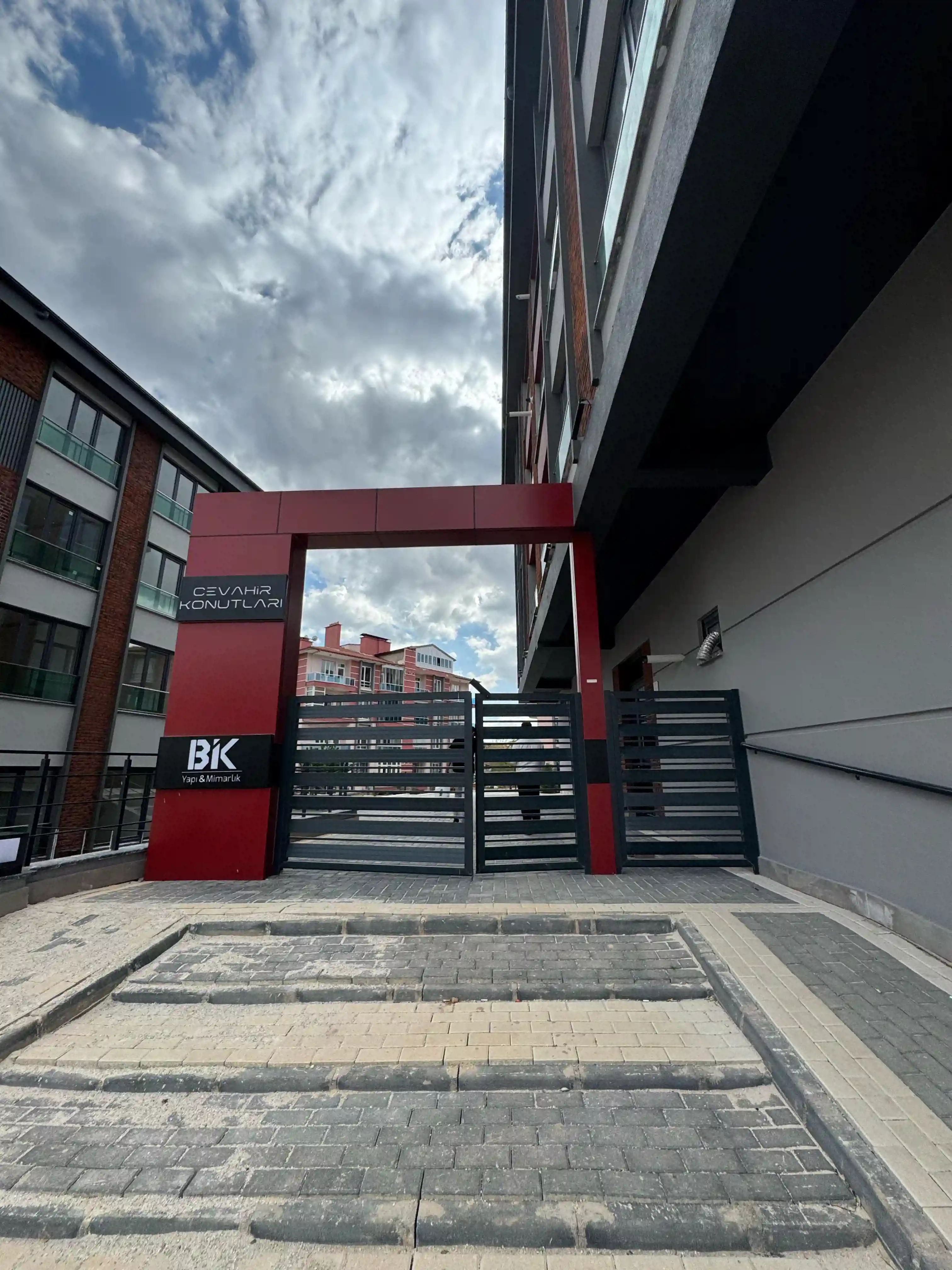 SELAHADDİN EYYÜBİ MAHALLESİ 3+1 + (75 m2 bahçe alanı) CEVAHİR KONUTLARI!